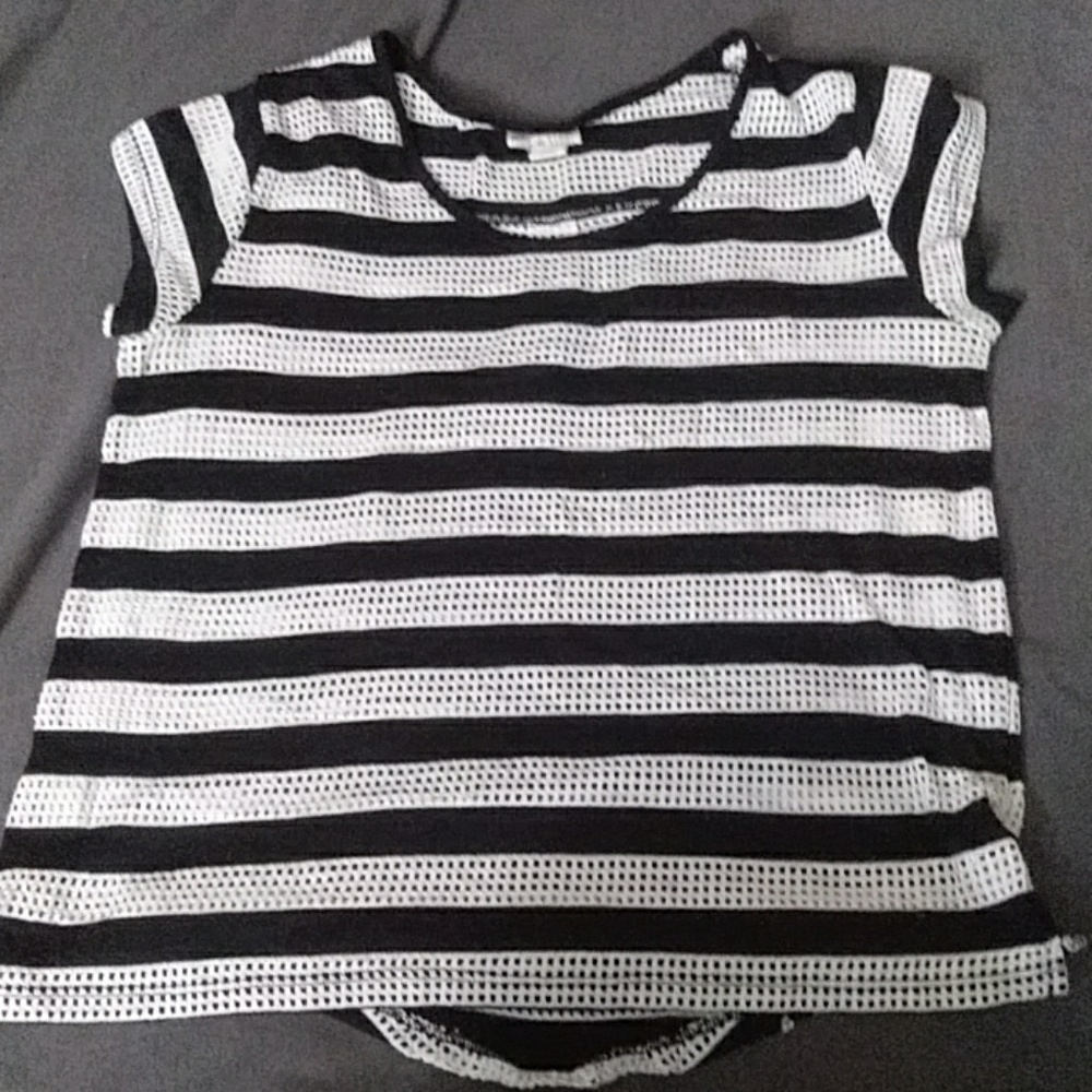 Black/white Converse Tee